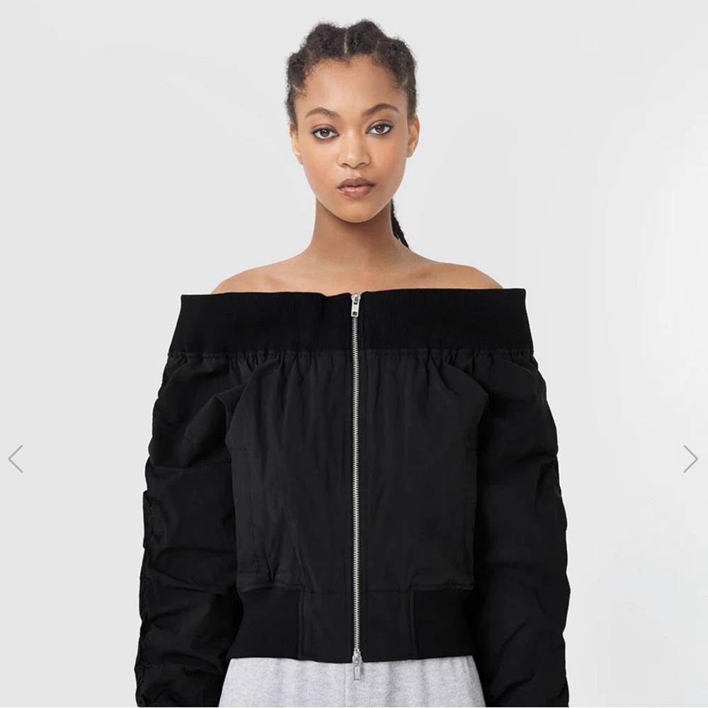 Off the shoulder bomber jacket 💣